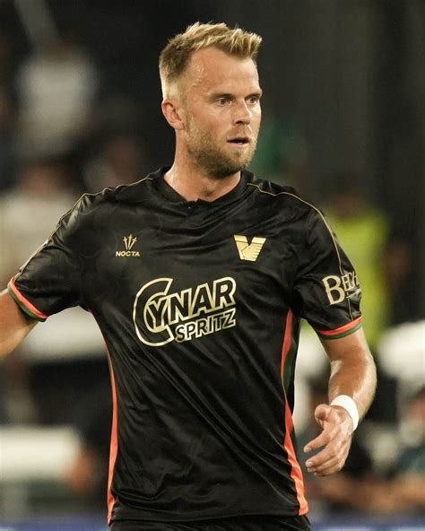 Nova camisa titular do Venezia FC 2024-2025 NOCTA » Mantos do Futebol