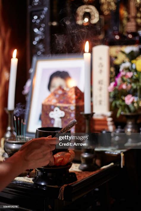 Japanese Funeral Ceremony High-Res Stock Photo - Getty Images