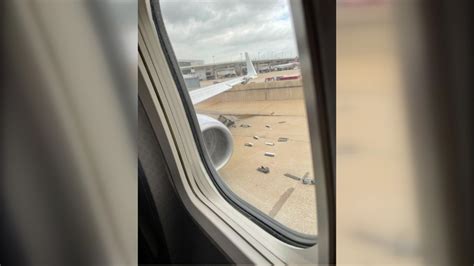 American Airlines Plane Hits Light Pole At Dfw Airport Nbc 5 Dallas