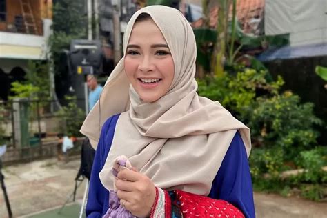 Disebut Sebut Pacar Baru Denny Caknan Inilah Potret Cantik Bella