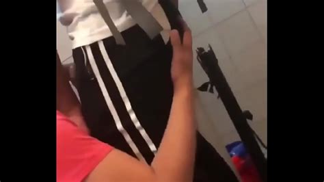 No banheiro público 18 XVIDEOS