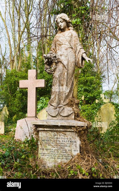 Cemeteries Around The Cross Hi Res Stock Photography And Images Alamy