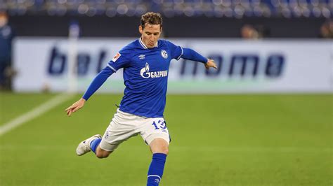 Ex Schalke Profi erzielt Freistoß Traumtor in der Kreisklasse