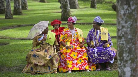 Traditional Clothing from the world : Surinamese women, Suriname, by ...