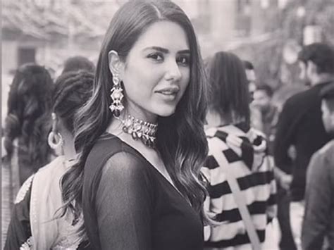 Sonam Bajwa Starts Shooting For Punjabi Film Godday Godday Chaa