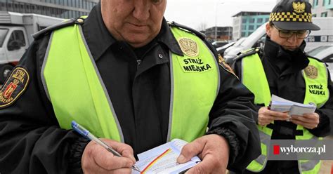 Nowe zasady karania za nielegalne parkowanie Straż miejska już nie