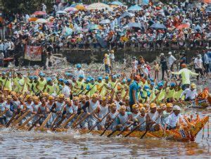 Bon Om Touk Festival Phnom Penh Cambodia Trains