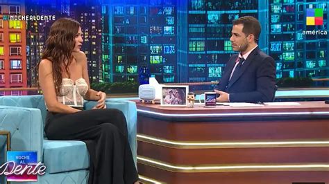 Demencial Paula Chaves metió look vampiresa hot y la foto es dinamita