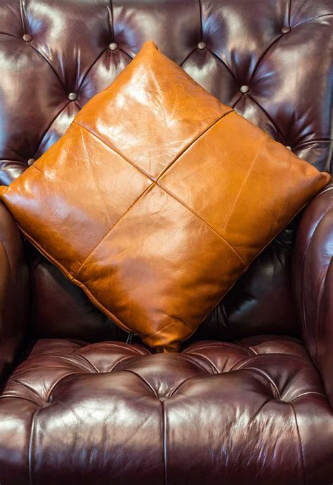 How to Choose Throw Pillows for Your Brown Couch - Homenish