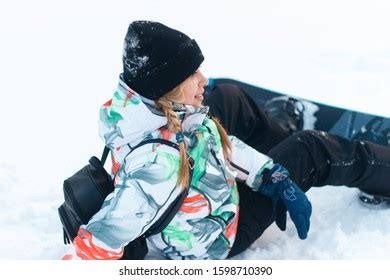 Im Genes De Beautiful Blonde Girl Skis Im Genes Fotos Y Vectores De Stock Shutterstock