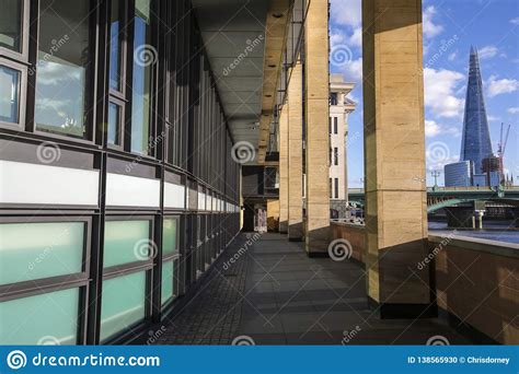 Thames Path in London editorial image. Image of footpath - 138565930