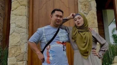 Viral Karena Lempar Pelakor Pakai Uang Ratusan Ribu Ini Kabar Bu Dendy