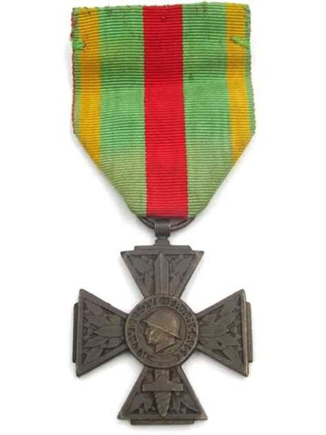 I18JA MÉDAILLE DE la croix du combattant volontaire french medal