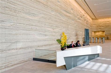 » Sculpted travertine wall by Kohn Pedersen Fox