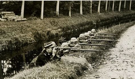 French Soldiers with rifles, WW1 Our beautiful Wall Art and Photo Gifts ...