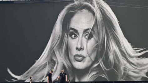 Alles für den Superstar Adele World bereit für Fan Ansturm