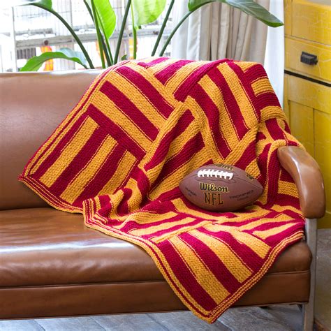 Free Easy Red Heart Stadium Lapghan Knitting Pattern Yarnspirations