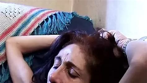 Heiße italienische MILF liebt Sex und bekommt Sperma in den Mund xHamster