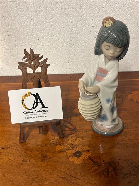 Lladro Daisa Spain Oriental Lantern Girl Porcelain Figurine