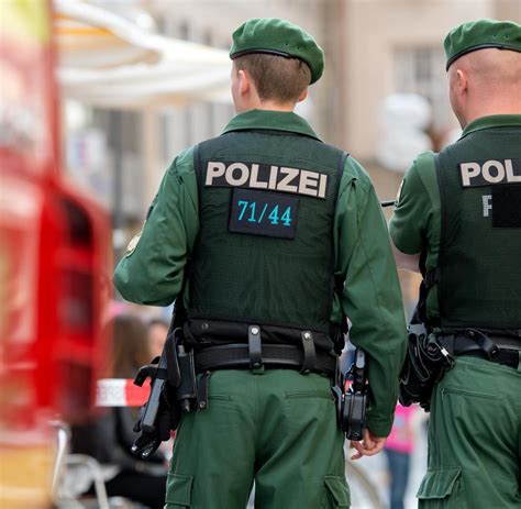 Bayern Polizisten Tragen Künftig Blaue Uniformen Welt