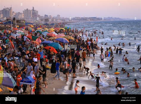 Gaza City. Palestine. 10th June 2022. Hundreds of Palestinian people ...