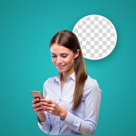 Jovem adulto sorrindo feliz mulher latina bonita segurando telefone móvel olhando para