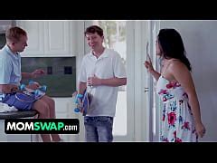 Dee Shows Nadia White How To Be A Cool Milf Part Three Of Dee Williams S Wild Sex Adventures