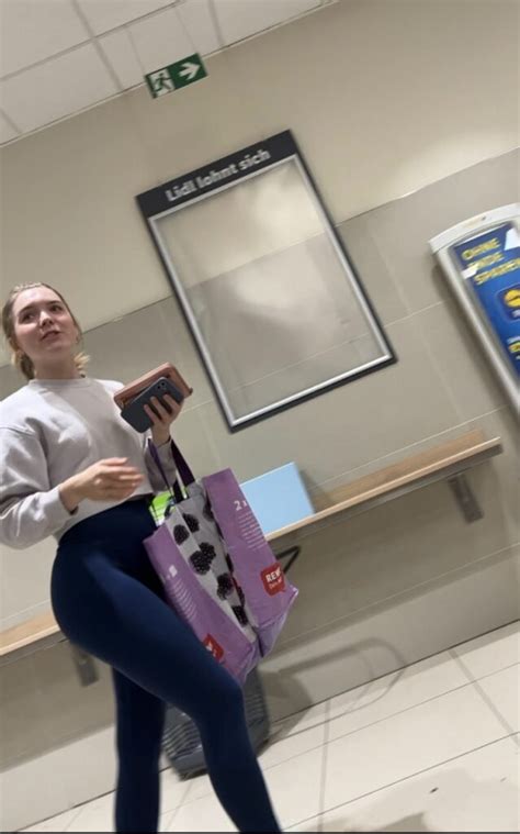 Epic Bubble Ass Blonde In Leggings Candid Teens