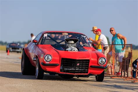 1,300-HP Drag Race: It's Camaro vs Camaro Down the 1/4-Mile - autoevolution