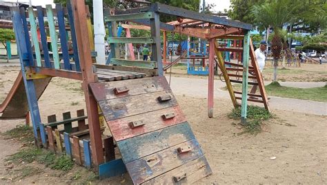 Parque infantil Juegos en destrucción Diario La Hora