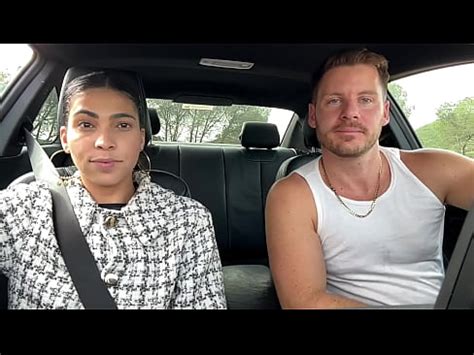 El conductor de Uber tiene suerte se folla a una MILF increíble en el coche XVIDEOS