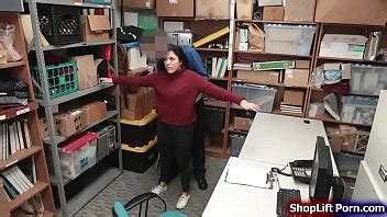Caliente Arrestada Y Follada Por Un Oficial De LP XVIDEOS