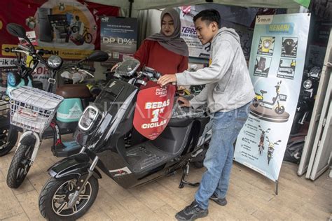 Subsidi Pembelian Kendaraan Listrik Antara Foto