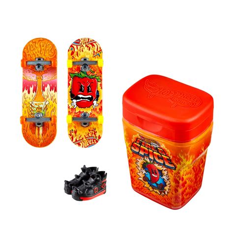 Ripley AUTO HOT WHEELS PAQUETE CHICLES FIRE Y SPICE