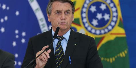 Bolsonaro Assina Decreto Que Cria Comitê De Combate A Pandemia