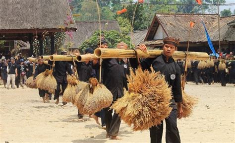 Suku Sunda : Sejarah, Kebudayaan dan Adat Istiadat [Lengkap] - LezGetReal