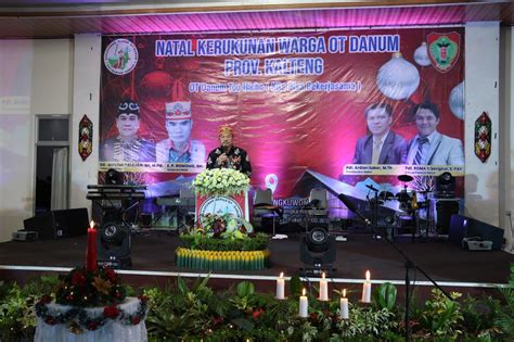 Setda Prov Kalteng Wakili Gubernur Sekda Hadiri Perayaan Natal Warga