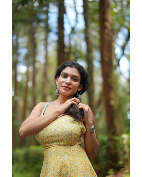 Resmi R Nair Hot Photo Hd