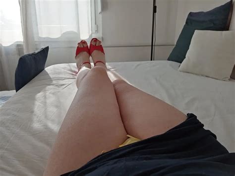 MILF Tranny Shows Off Her Slender Legs In Red Heels While Ma Pics XHamster
