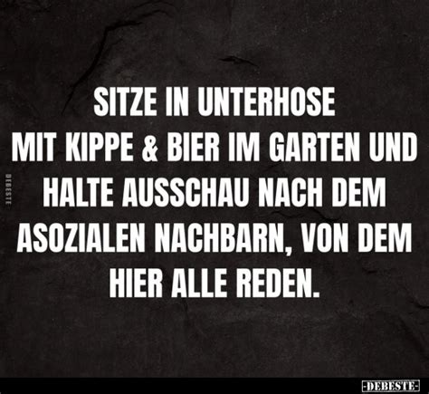 Sitze In Unterhose Mit Kippe Bier Im Garten Und Halte Ausschau Nach