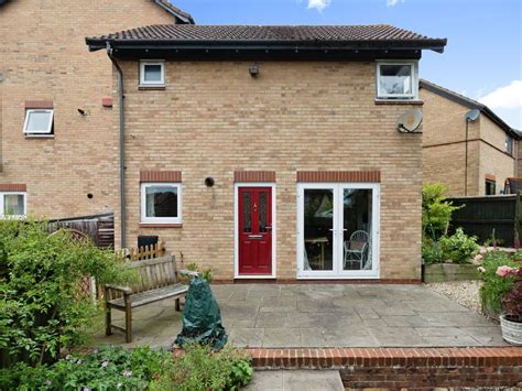 2 Bed Semi Detached House For Sale In Phillip Court Shenley Church End