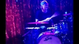 Watch Red Hot Chili Peppers Chad Smith Cover Ac Dc Classics In An Australian Pub For An