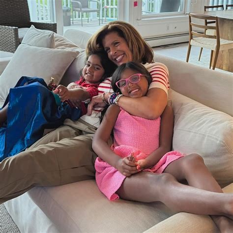 Hoda Kotbs Daughter Gives Jenna Bush Hager An Early Christmas T