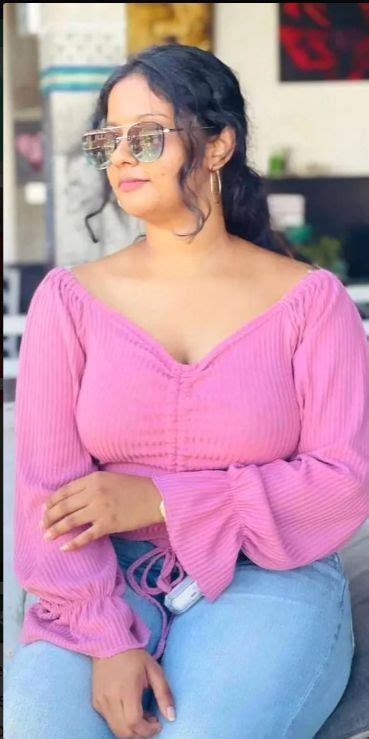 Curvy Instagram Influencer Leaked Nude Selfies