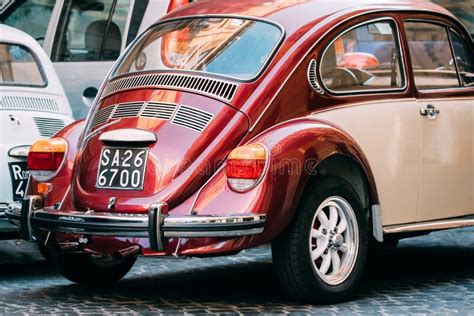 Cursiva Roma Viejo Coche De Escarabajo Retro Vintage De Color Rojo