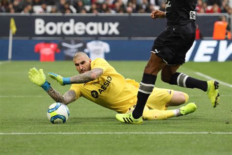 Asse Ruffier Mis Au Placard Puel Nest Quun Lâche