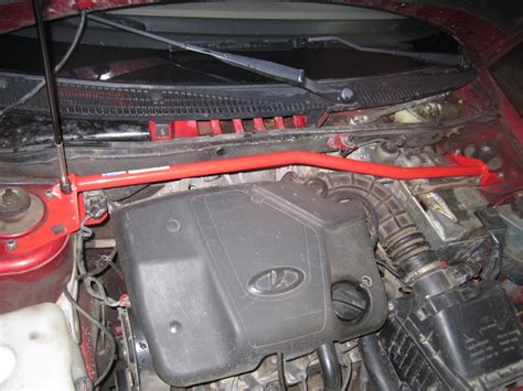Газовый упор капота и растяжка — Lada Калина седан, 1,6 л, 2005 года ...