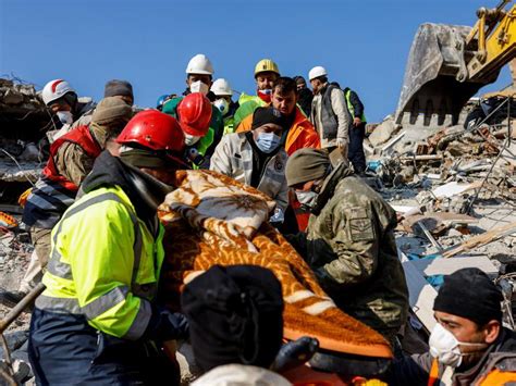 Terremoto In Turchia E Siria Soccorritori Allopera Il Sole Ore