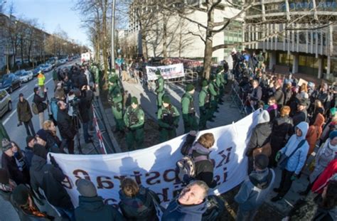 Demonstranten Der Linken Und Der Rechten Szene Demonstrieren Am