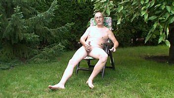 Nackedei Wichst Im Garten XVIDEOS